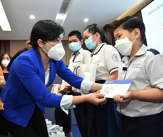 HCMC to take care of 1,200 children orphaned by Covid-19 up to 18 years of age ảnh 4