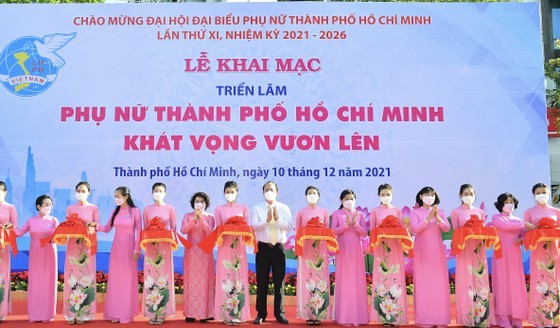 Photo exhibition marks 11th HCMC Women's Congress ảnh 3
