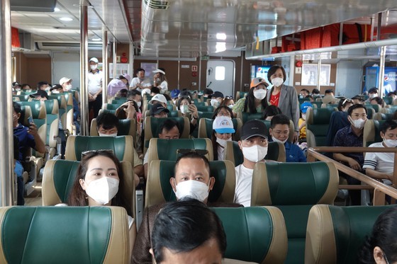 Da Nang- Ly Son high-speed boat service starts its first trip ảnh 8 Da Nang- Ly Son high-speed boat service starts its first trip ảnh 8