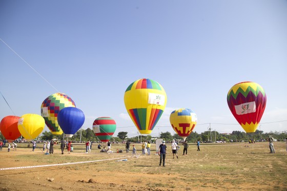 First hot air balloon festival held in Kon Tum ảnh 2 First hot air balloon festival held in Kon Tum ảnh 2
