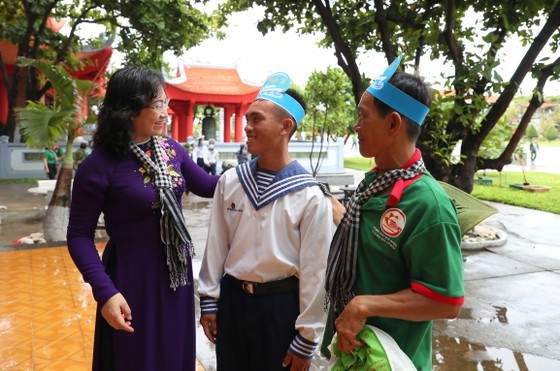 HCMC’s delegation concludes visit to Truong Sa archipelago, DK1 platform ảnh 13