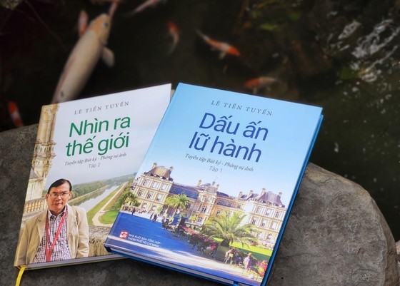 Journalist Le Tien Tuyen presents his new books ảnh 1