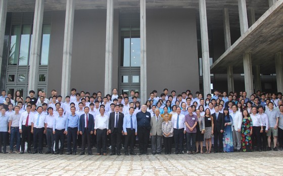 Nobel Prize laureate lights torch at int’l scientific conference in Quy Nhon ảnh 2 Nobel Prize laureate lights torch at int’l scientific conference in Quy Nhon ảnh 2
