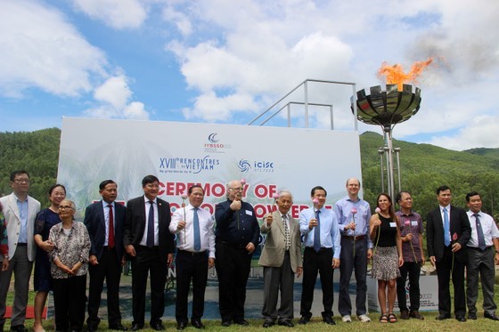 Nobel Prize laureate lights torch at int’l scientific conference in Quy Nhon ảnh 9 Nobel Prize laureate lights torch at int’l scientific conference in Quy Nhon ảnh 9