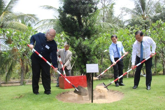 Nobel Prize laureate lights torch at int’l scientific conference in Quy Nhon ảnh 7 Nobel Prize laureate lights torch at int’l scientific conference in Quy Nhon ảnh 7