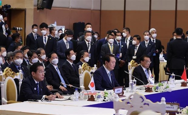 PM attends ASEAN summits with partners in Phnom Penh ảnh 1 PM attends ASEAN summits with partners in Phnom Penh ảnh 1