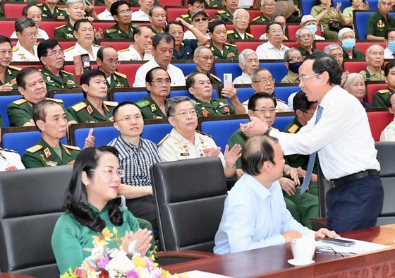 Secretary of the HCMC Party Committee, Nguyen Van Nen meets retired senior military officers. (Photo: SGGP) Secretary of the HCMC Party Committee, Nguyen Van Nen meets retired senior military officers. (Photo: SGGP)