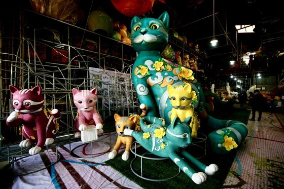 A couple of the biggest cats are made of pottery. (Photo: SGGP)