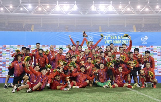 Vietnamese players show their joy after winning the men's football final against Thailand on May 22. (Photo: SGGP) Vietnamese players show their joy after winning the men's football final against Thailand on May 22. (Photo: SGGP)