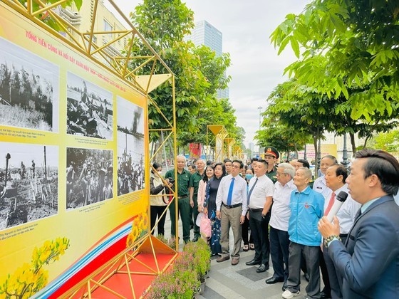 Leaders of the city and delegates attend the opening ceremony of the exhibition. (Photo: SGGP) Leaders of the city and delegates attend the opening ceremony of the exhibition. (Photo: SGGP)