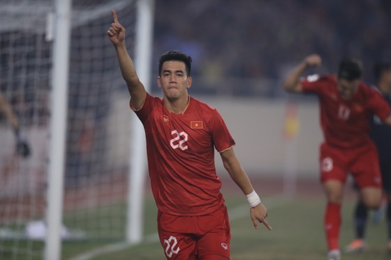 Vietnam beat Indonesia 2-0 with Nguyen Tien Linh's double in the second leg of the semifinal and advanced to the final of the AFF Mitsubishi Electric Cup 2022. (Photo: SGGP) Vietnam beat Indonesia 2-0 with Nguyen Tien Linh's double in the second leg of the semifinal and advanced to the final of the AFF Mitsubishi Electric Cup 2022. (Photo: SGGP)