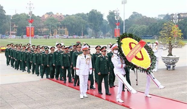 Delegation of the Central Military Commission - Defence Ministry, the Central Public Security Party Committee - Ministry of Public Security, the Foreign Ministry, and the municipal Party Committee, People’s Council, People’s Committee and VFF Committee of Hanoi pays tribute to President Ho Chi Minh at his mausoleum (Photo: VNA) Delegation of the Central Military Commission - Defence Ministry, the Central Public Security Party Committee - Ministry of Public Security, the Foreign Ministry, and the municipal Party Committee, People’s Council, People’s Committee and VFF Committee of Hanoi pays tribute to President Ho Chi Minh at his mausoleum (Photo: VNA)