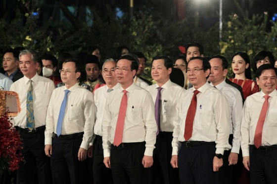 Leaders of the Government and HCMC attend the opening ceremony of Nguyen Hue Flower Street 2023 on January 19. (Photo: SGGP)