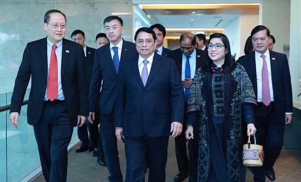 Prime Minister Pham Minh Chinh, his spouse, and a high-ranking Vietnamese delegation arrive in Changi Airport on February 8 afternoon. (Photo: VNA) Prime Minister Pham Minh Chinh, his spouse, and a high-ranking Vietnamese delegation arrive in Changi Airport on February 8 afternoon. (Photo: VNA)