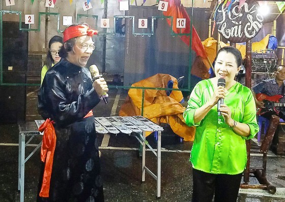 A performance of Bai Choi singing by Quang Ngai Province's artists A performance of Bai Choi singing by Quang Ngai Province's artists