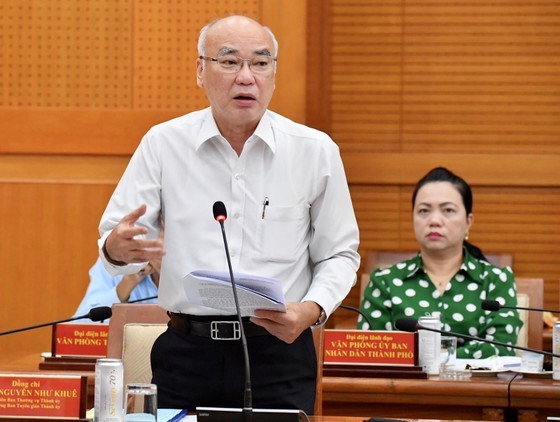 Head of the Propaganda and Education Board of the City Party Committee Phan Nguyen Nhu Khue speaks at the meeting. (Photo: SGGP)