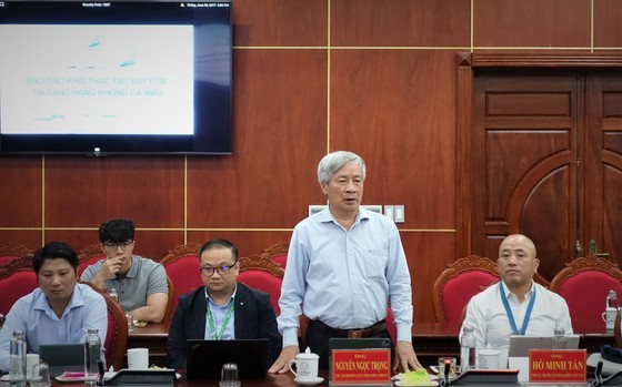 Chairman of the Board of Directors of Bamboo Airways, Nguyen Ngoc Trong speaks at the working session. (Photo: SGGP)