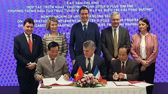 At the signing ceremony (Photo: SGGP)