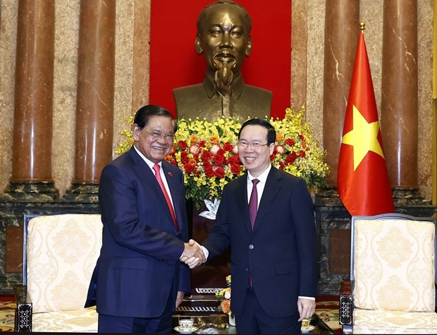 President Vo Van Thuong (R) welcomes Cambodian Deputy Prime Minister and Minister of Interior Samdech Krolahom Sar Kheng on March 4. (Photo: VNA) President Vo Van Thuong (R) welcomes Cambodian Deputy Prime Minister and Minister of Interior Samdech Krolahom Sar Kheng on March 4. (Photo: VNA)