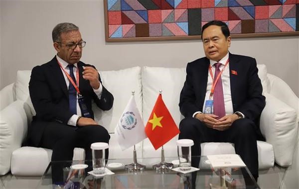 NA Permanent Vice Chairman Tran Thanh Man (R) meets with IPU President Duarte Pacheco on the sidelines of the 146th IPU Assembly in Bahrain. (Photo: VNA) NA Permanent Vice Chairman Tran Thanh Man (R) meets with IPU President Duarte Pacheco on the sidelines of the 146th IPU Assembly in Bahrain. (Photo: VNA)