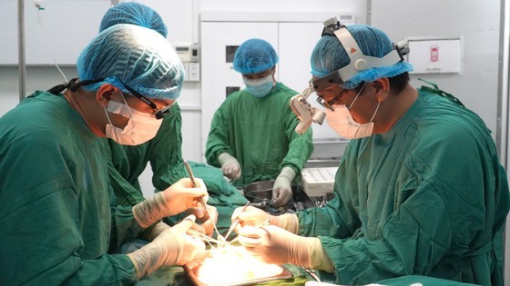 A kidney transplant conducted by doctors of Cho Ray Hospital in February 2023 (Photo: SGGP) A kidney transplant conducted by doctors of Cho Ray Hospital in February 2023 (Photo: SGGP)