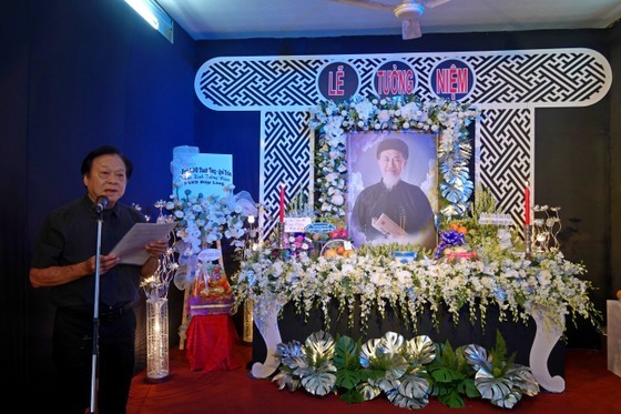People&apos;s Artist Tran Ngoc Giau, Chairman of the HCMC Stage Association delivers a eulogy at the memorial service commemorating People’s Artist Diep Lang on March 20. (Photo: SGGP)