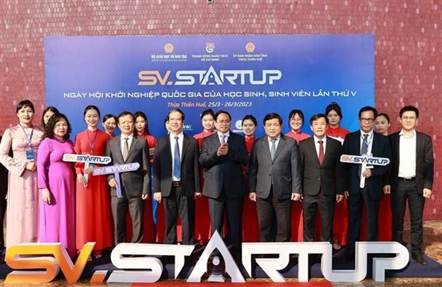 Prime Minister Pham Minh Chinh and other delegates at the fifth National Startup Festival for students (Photo: VNA)