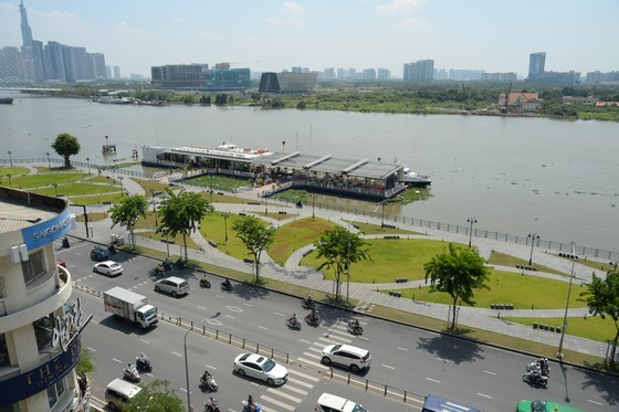 Piers at Bach Dang wharf park in HCMC's District 1 (Photo: SGGP) Piers at Bach Dang wharf park in HCMC's District 1 (Photo: SGGP)