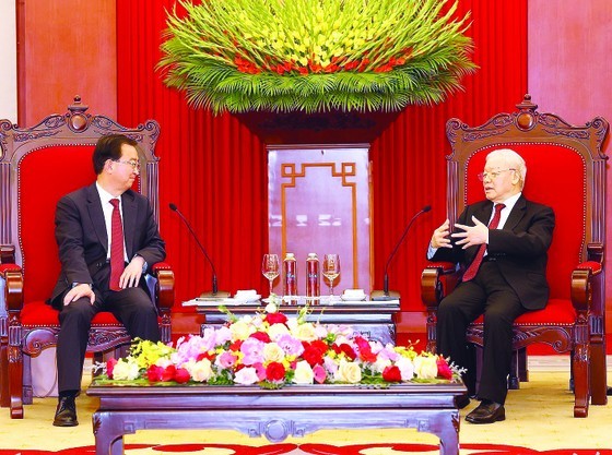 Party General Secretary Nguyen Phu Trong (R) and Wang Ning, Secretary of Yunnan province's Party Committee. (Photo: VNA) Party General Secretary Nguyen Phu Trong (R) and Wang Ning, Secretary of Yunnan province's Party Committee. (Photo: VNA)
