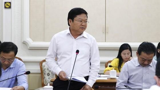 Director of the Department of Labor, Invalids and Social Affairs Le Van Thinh speaks at the meeting. (Photo: SGGP)