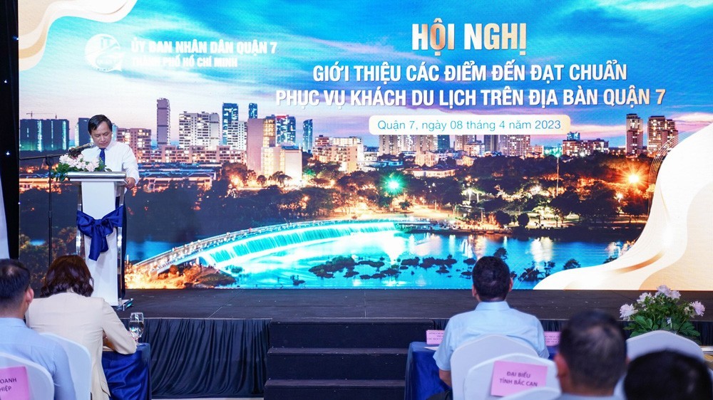 At the launching ceremony of the new tour visiting district 7’s tourist attractions (Photo: SGGP) At the launching ceremony of the new tour visiting district 7’s tourist attractions (Photo: SGGP)