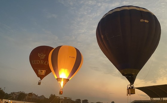 A hot-air balloon festival themed “Quy Nhon, Binh Dinh – sea heaven” will be organized for the first time on April 25 – May 5. A hot-air balloon festival themed “Quy Nhon, Binh Dinh – sea heaven” will be organized for the first time on April 25 – May 5.