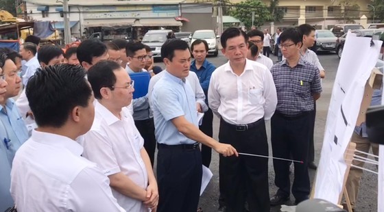 HCMC's leaders conduct a field inspection of traffic construction projects in Thu Duc City on April 15. (Photo: SGGP) HCMC's leaders conduct a field inspection of traffic construction projects in Thu Duc City on April 15. (Photo: SGGP)