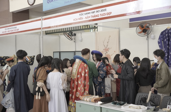 The festival attracts 18 display booths. (Photo: SGGP)