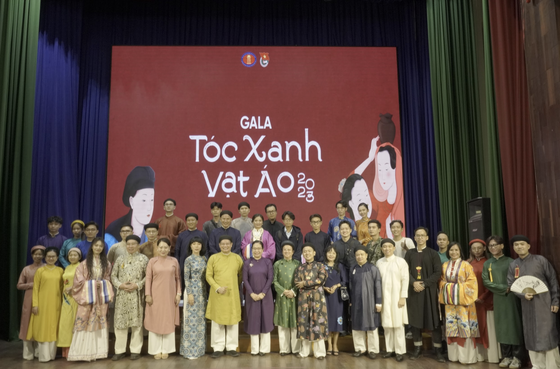 The third edition of the festival, called Toc Xanh Vat Ao honoring traditional costumes of Vietnam's ethnic minorities takes place at the HCMC University of Social Sciences and Humanities. (Photo: SGGP)