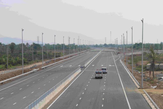 In the afternoon of April 30, vehicles travel smoothly. (Photo: SGGP)