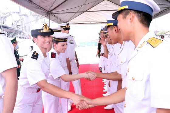 At the welcoming ceremony for the Italian navy ship “Francesco Morosini” (Photo: SGGP)