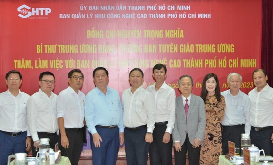 Head of the Central Propaganda and Education Committee Nguyen Trong Nghia leads a high-ranking delegation to participate in a working session with the Management Board of Saigon High-Tech Park (SHTP) on May 11. (Photo: SGGP) Head of the Central Propaganda and Education Committee Nguyen Trong Nghia leads a high-ranking delegation to participate in a working session with the Management Board of Saigon High-Tech Park (SHTP) on May 11. (Photo: SGGP)