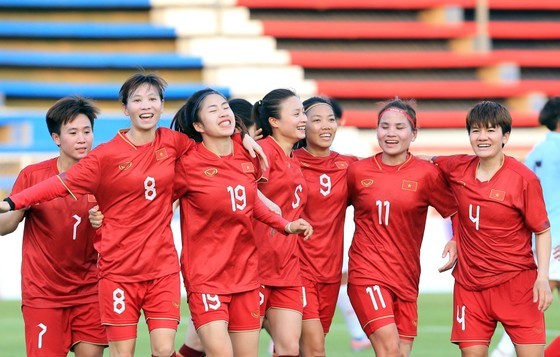 Vietnam women’s national football team gets ready for SEA Games 32. (Photo: SGGP)