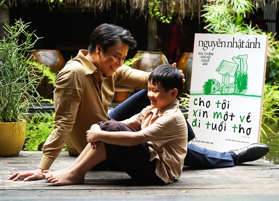 A scene in the drama, "Give Me a Ticket to Childhood" performed by Hong Hac Theater (Photo: SGGP) A scene in the drama, "Give Me a Ticket to Childhood" performed by Hong Hac Theater (Photo: SGGP)