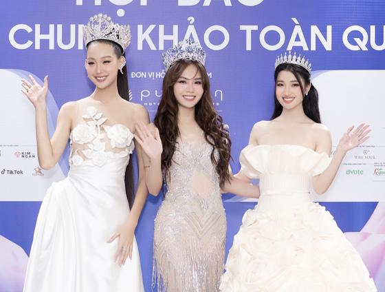Miss Intercontinental 2022 Bao Ngoc (L), Miss World Vietnam 2022 Huynh Nguyen Mai Phuong and the second runner-up title at Miss World Vietnam 2022, Phuong Nhi (R) Miss Intercontinental 2022 Bao Ngoc (L), Miss World Vietnam 2022 Huynh Nguyen Mai Phuong and the second runner-up title at Miss World Vietnam 2022, Phuong Nhi (R)