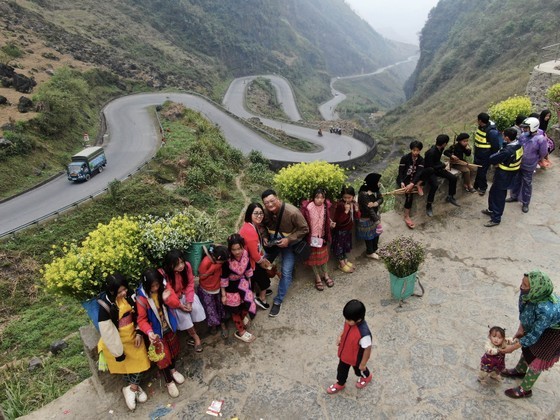 Tourists visit Ha Giang Province. (Photo: SGGP)
