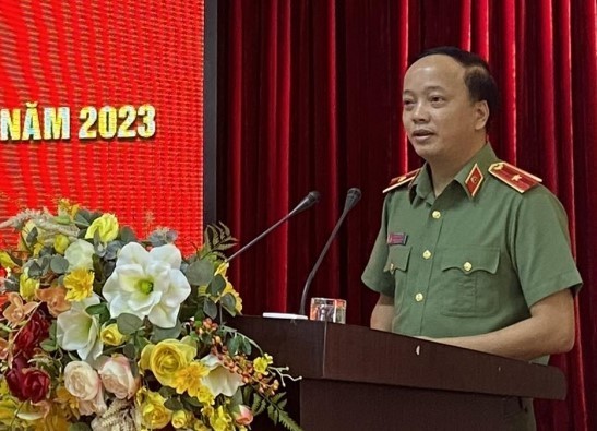 Senior Colonel Dang Hong Duc, Office Chief of the Ministry of Public Security delivers a report of the gun attack on June 16. (Photo: VOV)