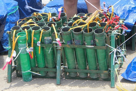 Firework-shooting cannons (Photo: SGGP)