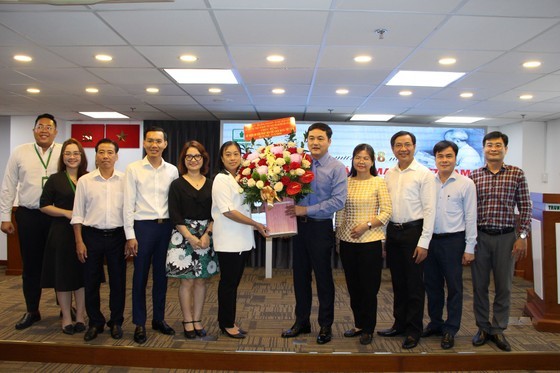 Director of the HCMC Department of Industry and Trade Bui Ta Hoang Vu visits the HCMC Press Center. (Photo: SGGP) Director of the HCMC Department of Industry and Trade Bui Ta Hoang Vu visits the HCMC Press Center. (Photo: SGGP)