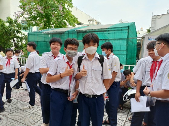 Students attend the 10th-grade entrance exam at the Phan Tay Ho Secondary School in Go Vap District in HCMC. (Photo: SGGP) Students attend the 10th-grade entrance exam at the Phan Tay Ho Secondary School in Go Vap District in HCMC. (Photo: SGGP)