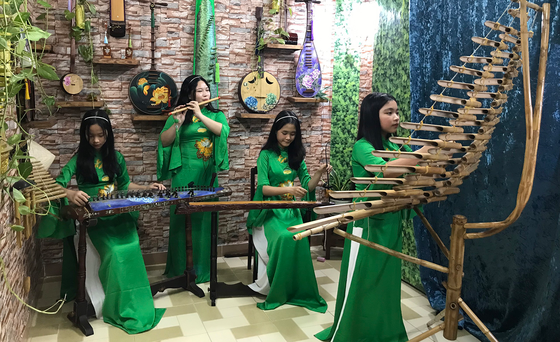Young students of a traditional music class (Photo: SGGP)