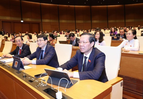 Deputies of the HCMC&apos;s NA delegation attend the session on June 24. (Photo: SGGP)