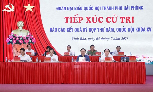 NA Chairman Vuong Dinh Hue (front, second from right) and other NA deputies of Hai Phong city at the meeting with voters in Vinh Bao district on July 4. (Photo: VNA)