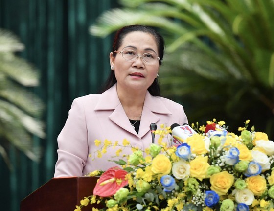 Chairwoman of the HCMC People&apos;s Council Nguyen Thi Le speaks at the event. (Photo: SGGP)